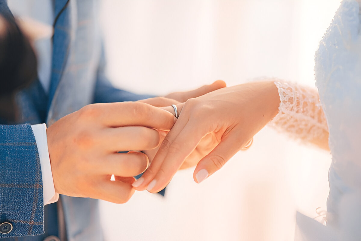 Who Lives Longer: Married or Single Women?