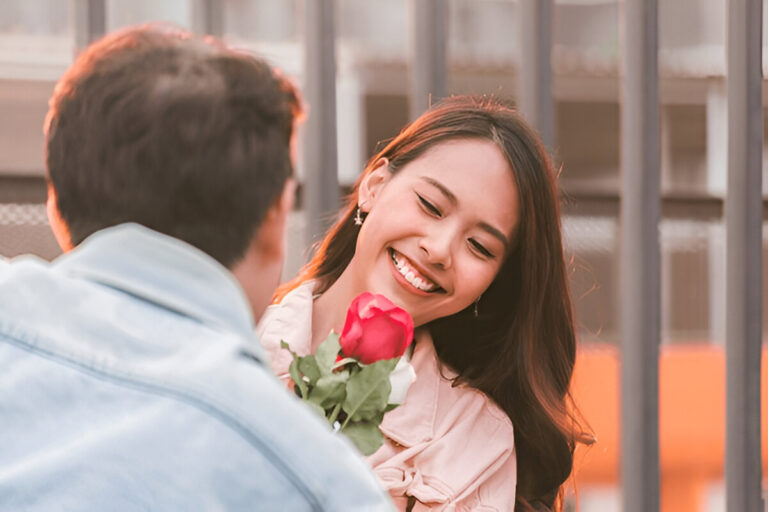 20 First Date Questions to Keep the Conversation Flowing Naturally