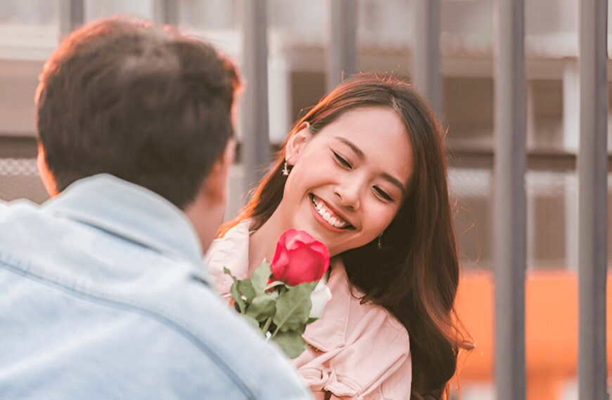 20 First Date Questions to Keep the Conversation Flowing Naturally